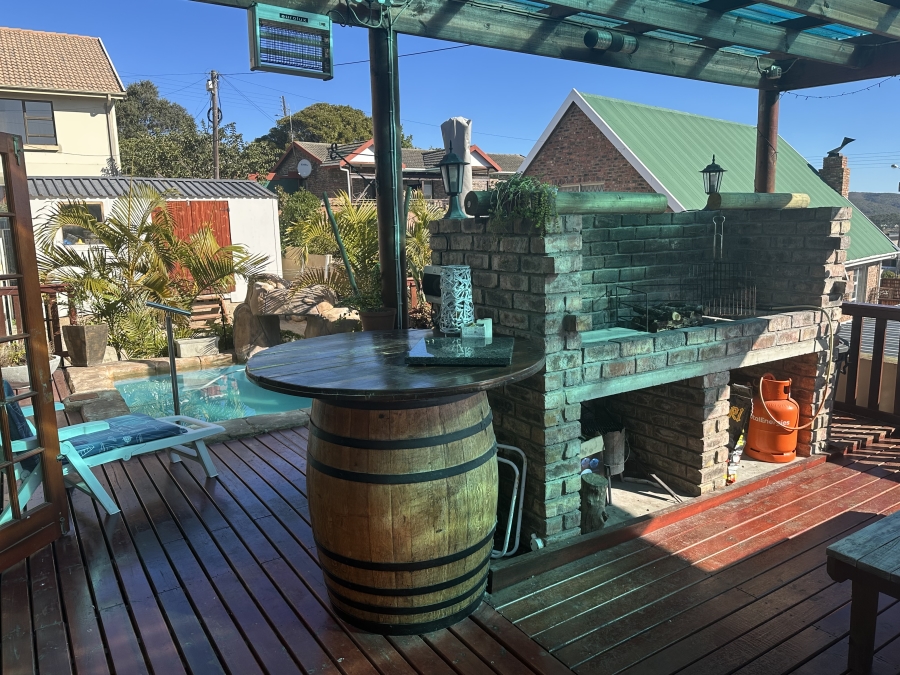 4 Bedroom Property for Sale in Fraaiuitsig Western Cape